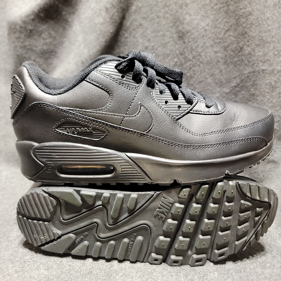 Nike Air Max 90 LTR in the Triple Black 7Y / 8.5W